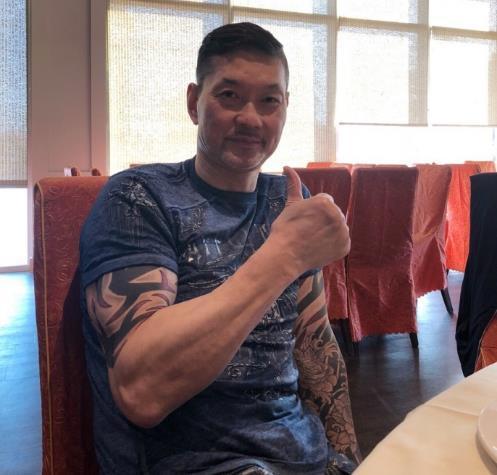 李连杰都钦佩他，60岁的他依旧满腔热血，低调开着武馆