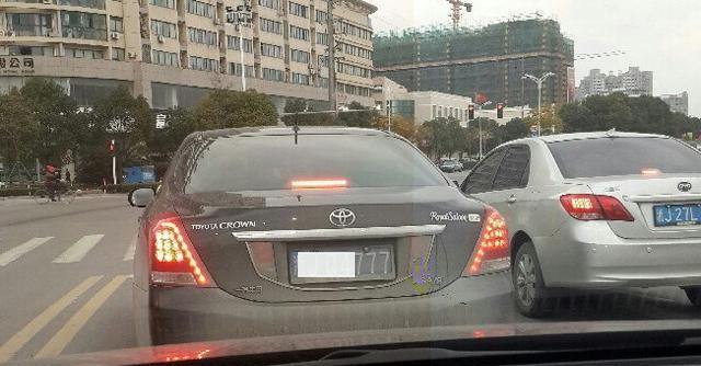 这辆皇冠值4台帕萨特, 比奔驰还贵, 车主却说买得值