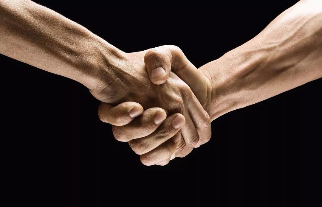 心理测试:哪个握手最代表真诚，测你是一个容易被信任的人