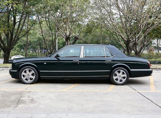 集团老总550多万购入宾利雅致Arnage RL,座下三辆豪车个个百万级