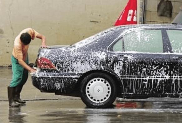 洗车等于毁车漆？自己洗车没做对，省下的洗车钱都不够修！