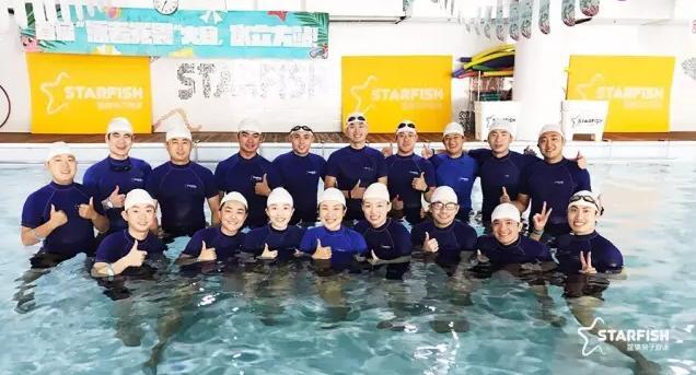 蓝旗亲子游泳培训教练成为更全面的人才, 只为