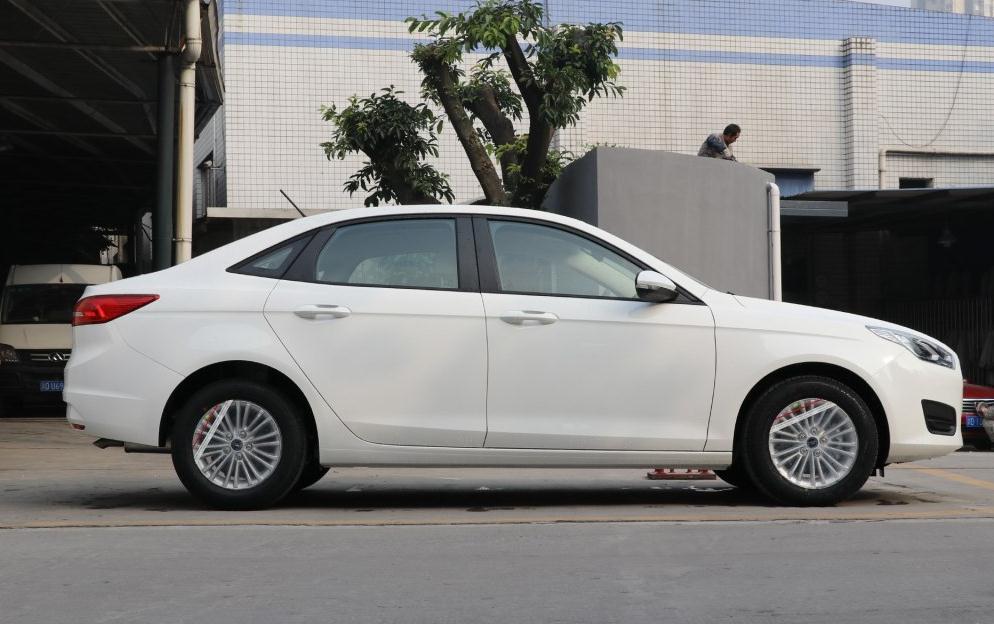 降3万, 10月拿下29238辆, 比卡罗拉保值!