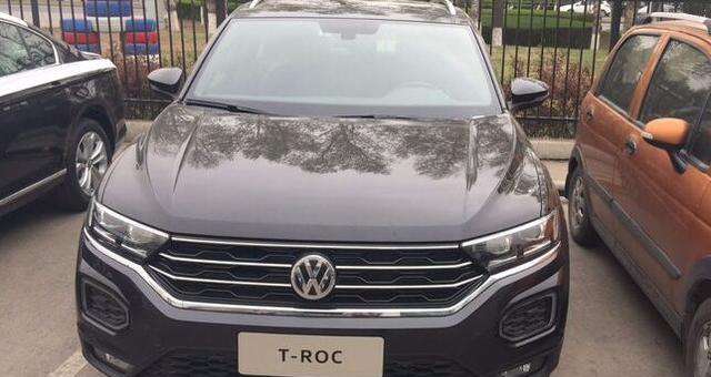 一汽大众首款SUV探歌已到店，轴距比途观还大，黑色车身真的很帅