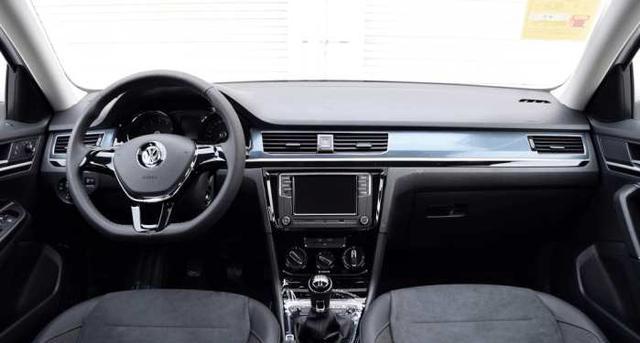 销量200万的家轿王，不论是在保养还是价格上，朗逸都得叫哥！