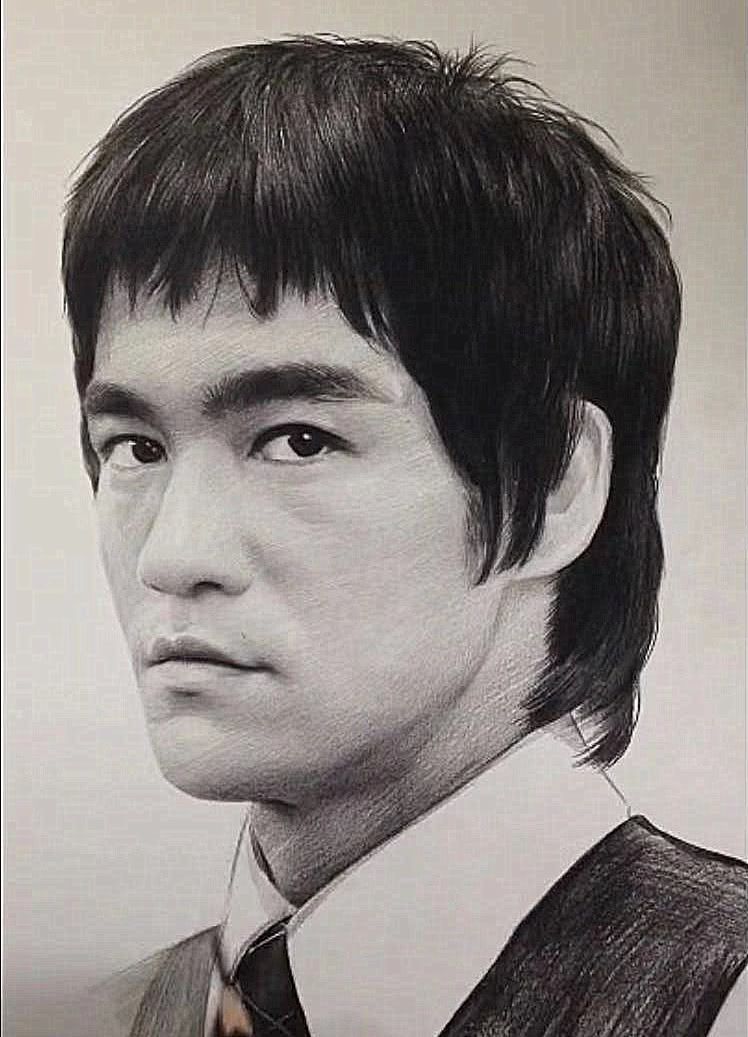 大神画了张李小龙,人物素描画的这么传神,有这技术还怕没对象?