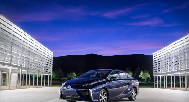 丰田未来Mirai,不充电不烧油,续航500公里,比电