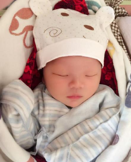 怀孕带着宝宝结婚 居然生下8斤3帅气美男子