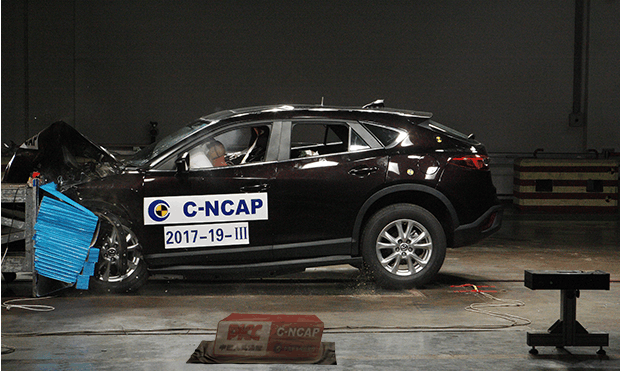 一汽马自达CX-4 --正面40%重叠可变形壁障碰撞试验完成