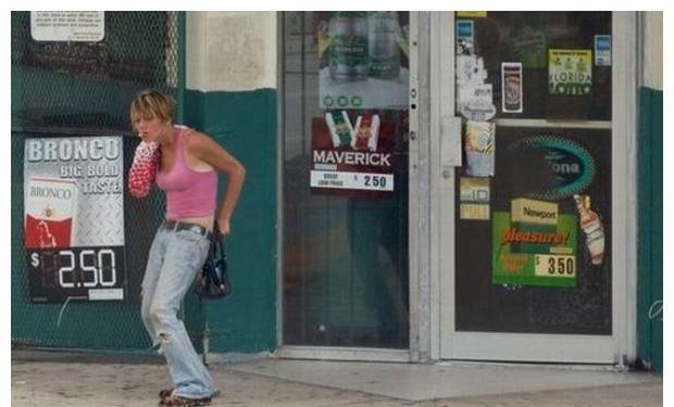 这就是长期吸毒的女人, 浑身长满脓疮没人靠近