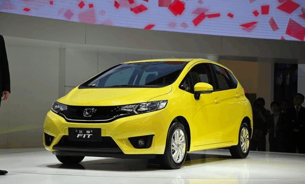 10万出头的预算, 飞度顶配女性的最爱, 有它驾驶停车少尴尬