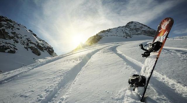 凛冬已至，自驾游在梨花满地