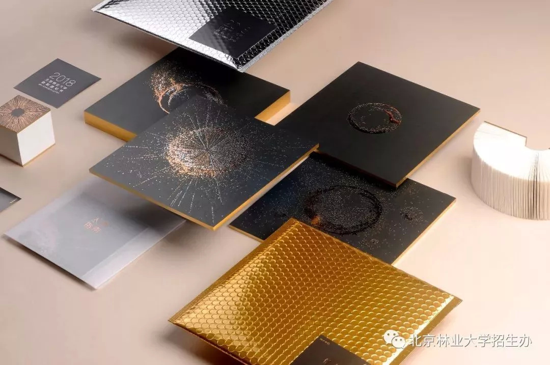 惊艳！清华大学的录取通知书火了，这设计也太炫酷了