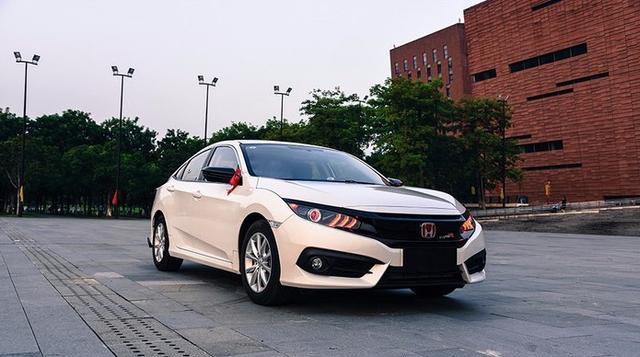 新思域低配刚提还没上牌前大灯改了魔鬼之眼, 现在帅得一塌糊涂!