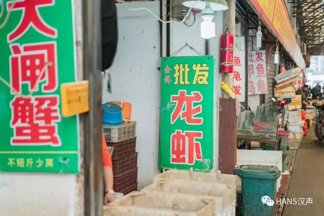 武汉吃虾季节又到了, 我们去万松园排队, 奉上这