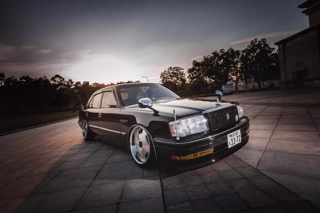 只因儿时家中拥有老皇冠，东莞车友购入皇冠155打造成VIP大佬！