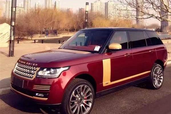 土豪提中国龙版路虎揽胜, 打开车门里面卧了3条金龙?