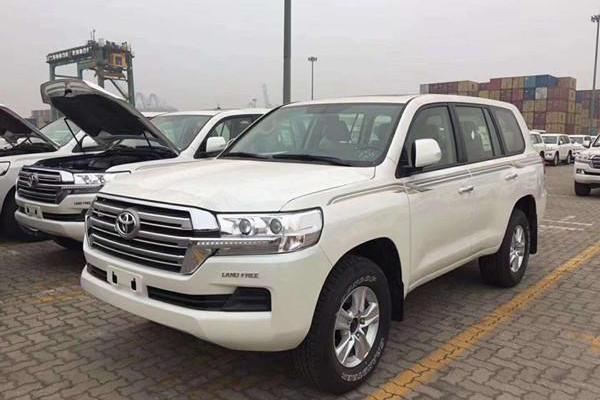 丰田酷路泽4000丐版与高配的区别，哪款适合您