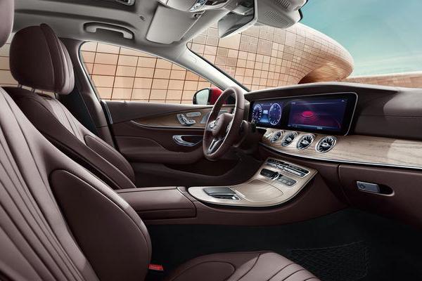 全新奔驰CLS正式上市，内饰依旧豪华，外观争议较大