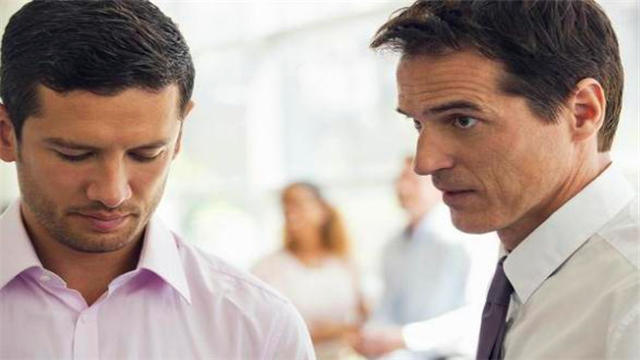 老员工一个月15000,新员工一个月两万块钱的