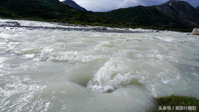 摩旅川藏线:碧绿的然乌湖为何变成了乳白色?