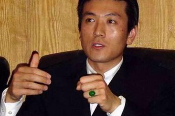 杨子炫富再出新高度:手上的祖母绿,46亿年才出