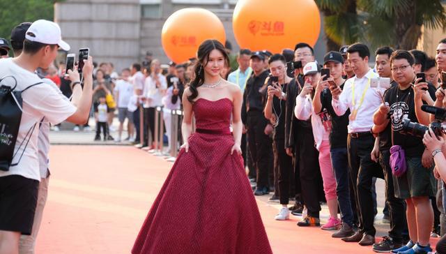 大司马、张大仙斗鱼直播节互吹,大司马:LOL就