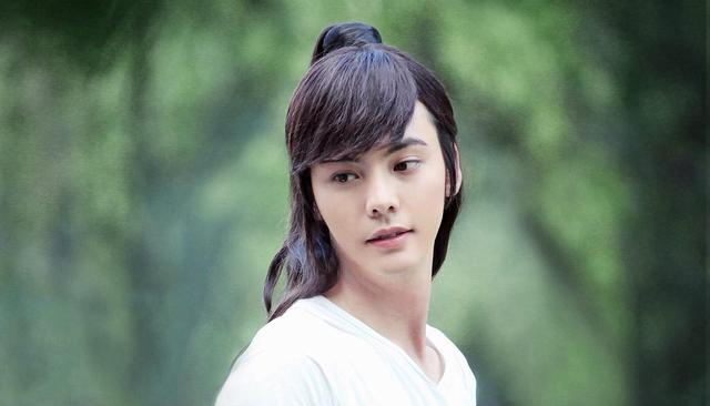 影视剧中留长发的男明星:赵又廷高冷,陈伟霆帅气,却都输给了他