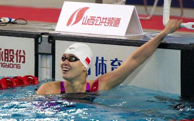 傅园慧丢冠!拿第三名彻底懵了,恐失亚运会参赛