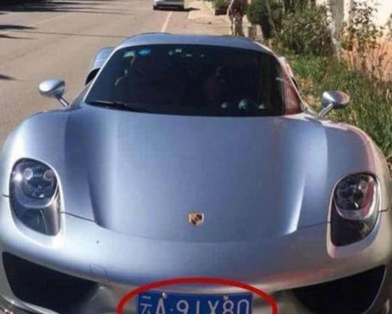 昆明街头偶遇 全国不足百辆的千万豪车