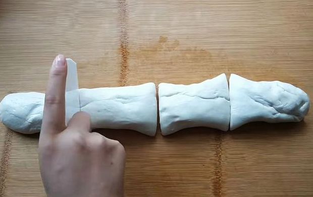 家常葱油饼怎样做最好吃,掌握2个秘诀,柔软多