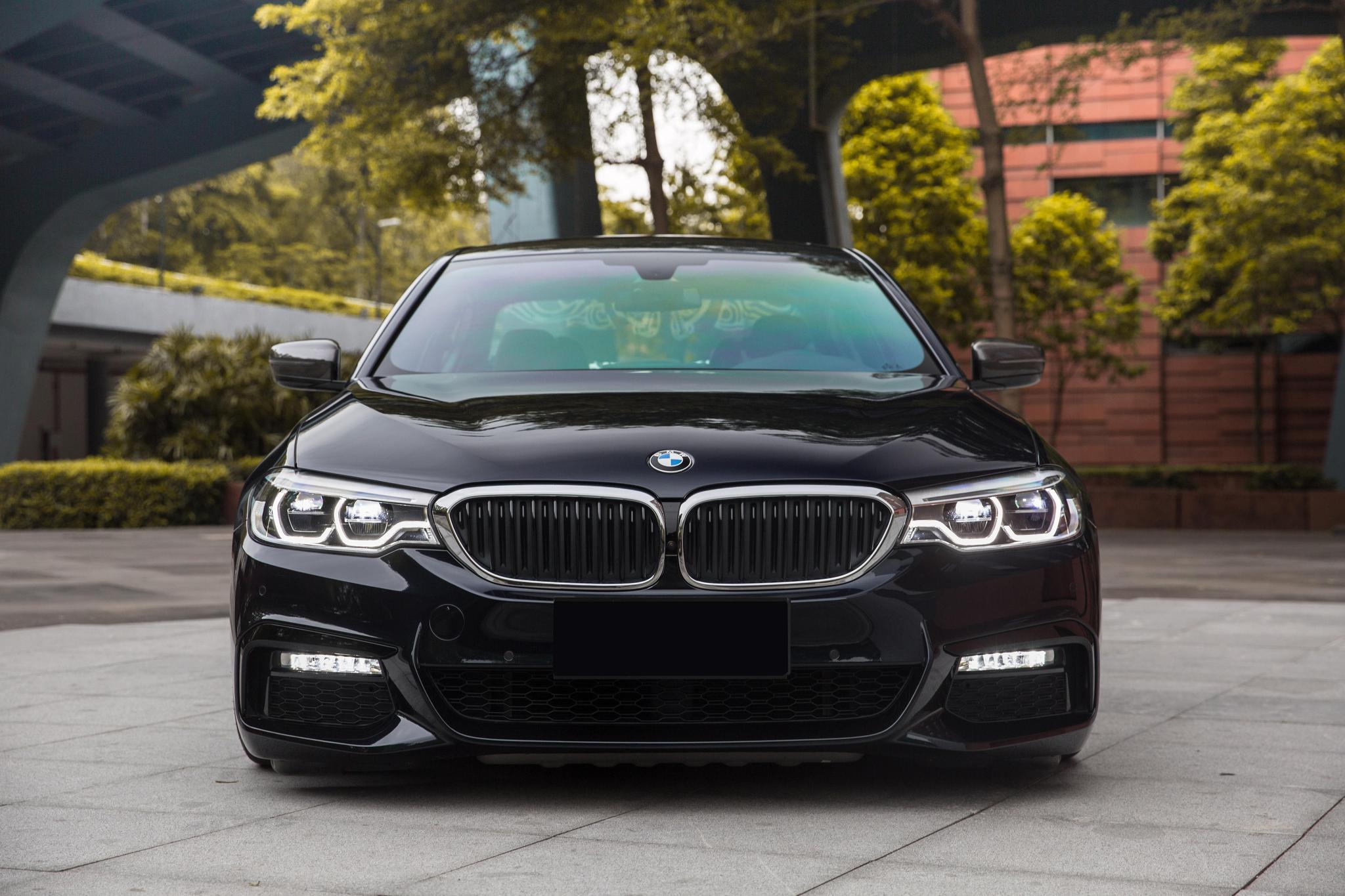 国内首辆改装低趴的宝马新5系，轻轻一改就已花费20万!