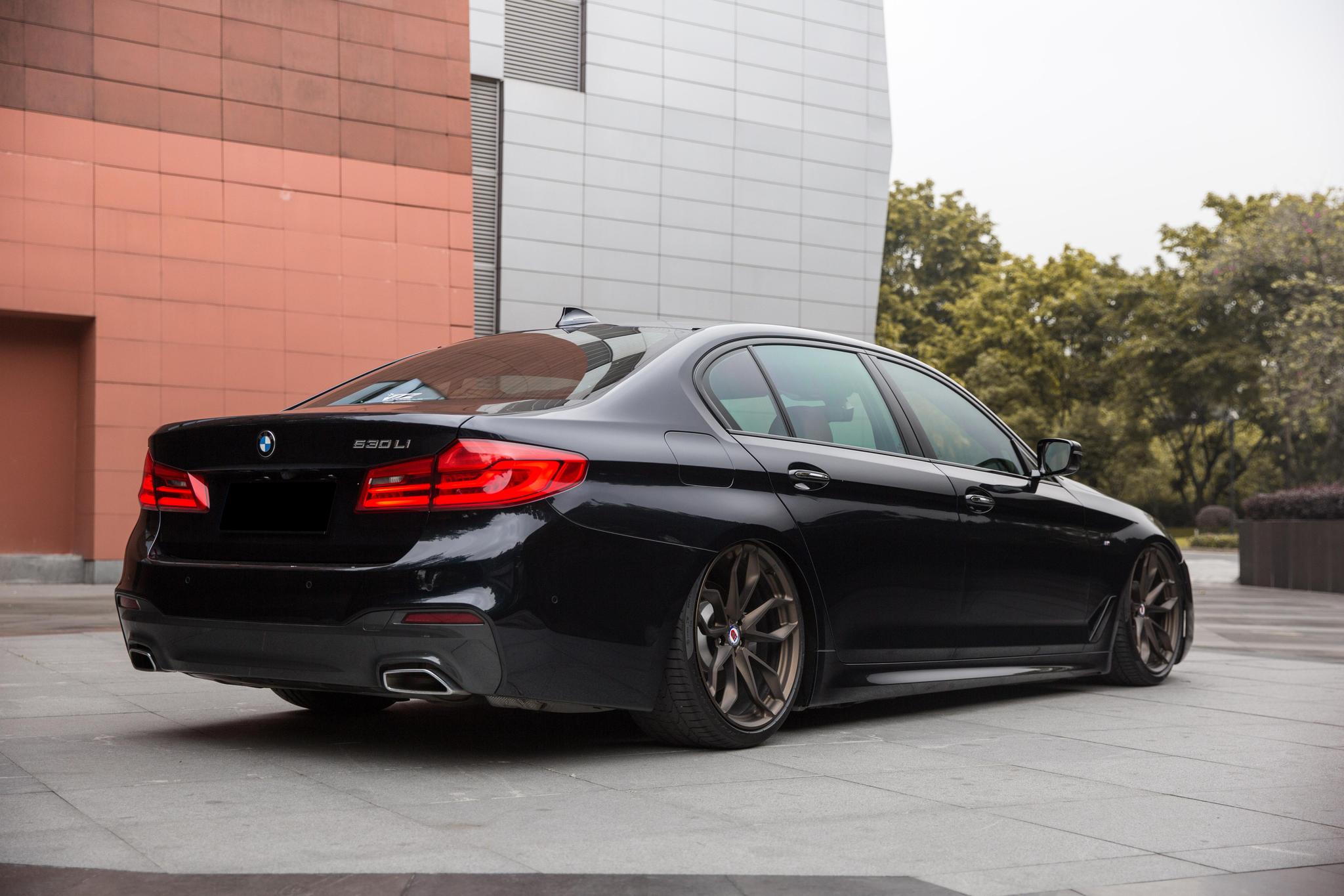 国内首辆改装低趴的宝马新5系,轻轻一改就已花费20万!