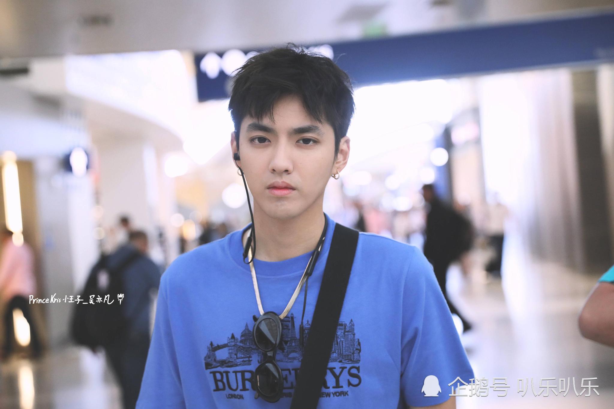 吴亦凡今日回国,恭喜吴亦凡粉丝,总算是追上星