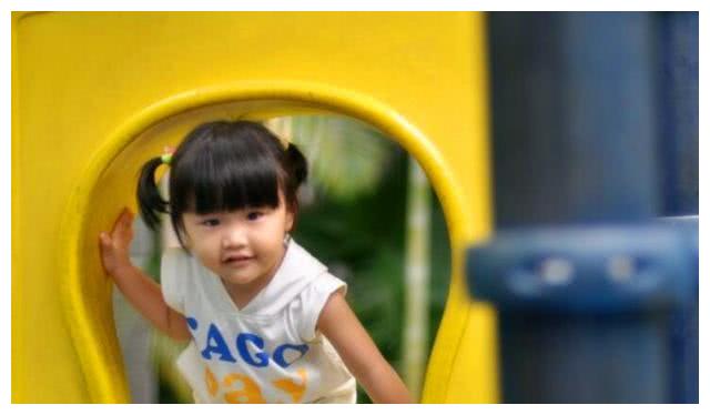 婴儿手上有许多小水泡。妈妈,不要惊慌,看看这