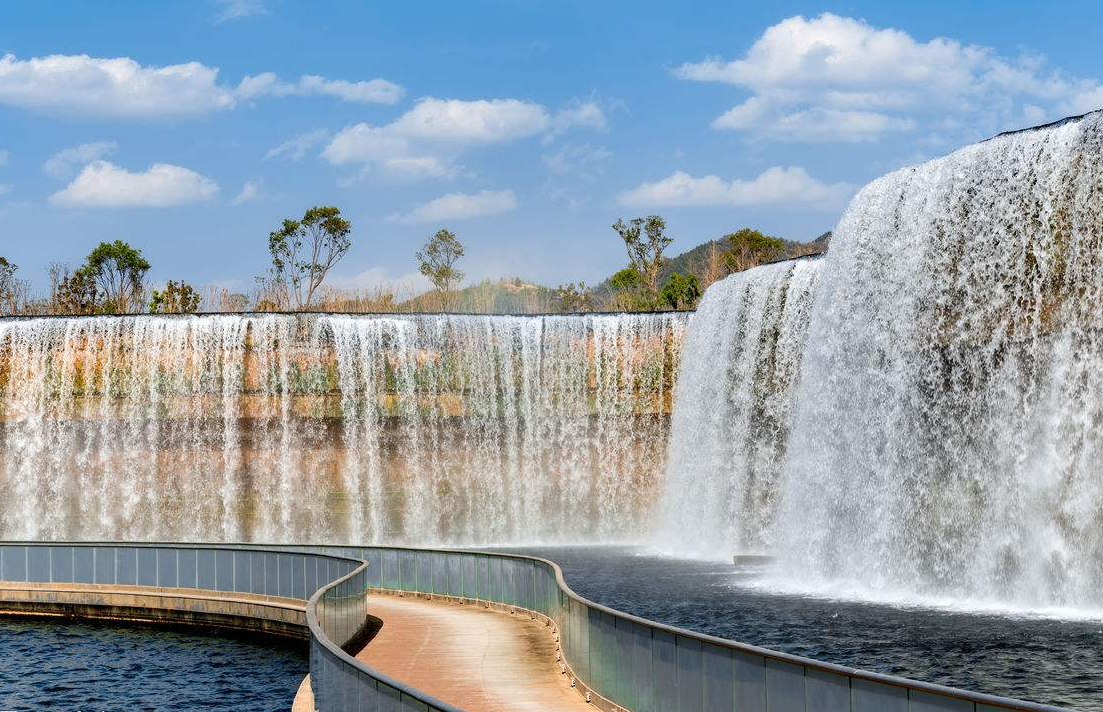 全亚洲最大人工瀑布公园:400米宽就在我国,知