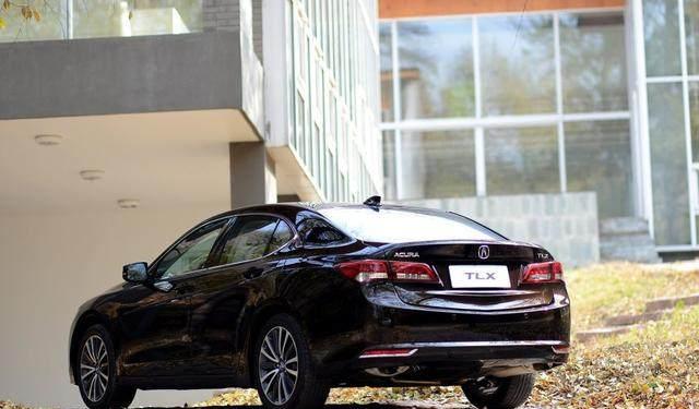 品牌豪华不输奔驰宝马, 昔日整车进口卖不动, 今国产降价要卖疯