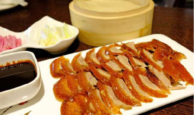 京全聚德吃烤鸭,四人消费577块钱账单上三字让