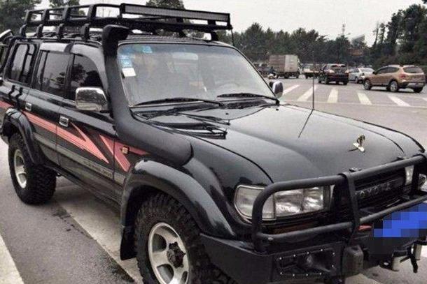 东北一位女孩子花了2.5万买辆1995款丰田陆巡，被朋友嘲笑