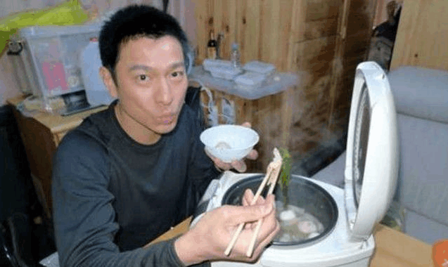 网友: 我以为刘德华吃的马桶火锅才点进来看的