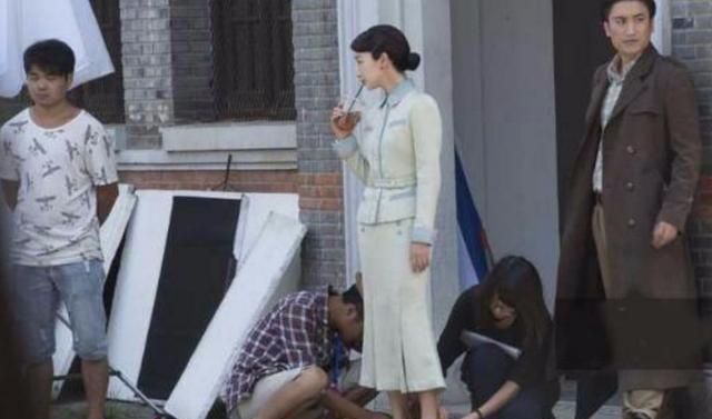 明星花式耍大牌助理要跪地伺候, 陈道明公交站