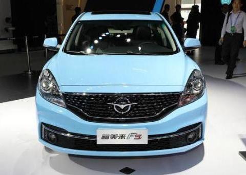 海马福美来F5亮相车展，蓝色外观是亮点，外观看起来非常舒心