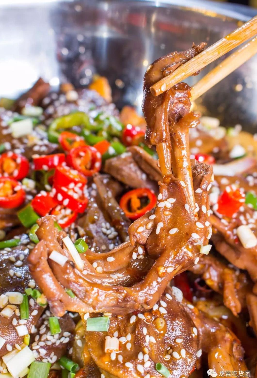 刷爆抖音的手抓海鲜来龙岩了!用铁锹上菜,没有