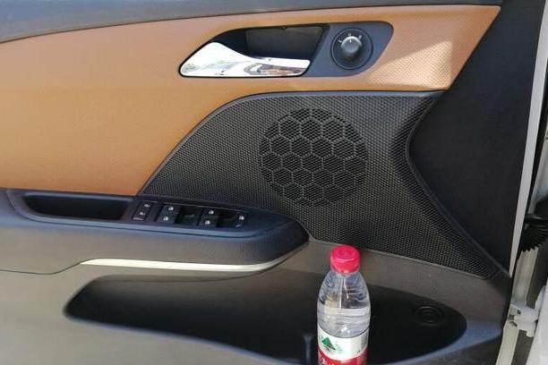 庆幸自己放弃了捷达，这车配置堪比朗逸，关键还不足8万块钱