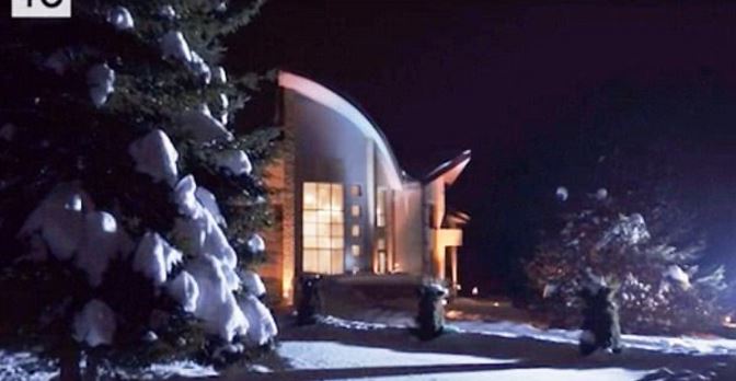 54岁富豪征婚 2000名美女来应征