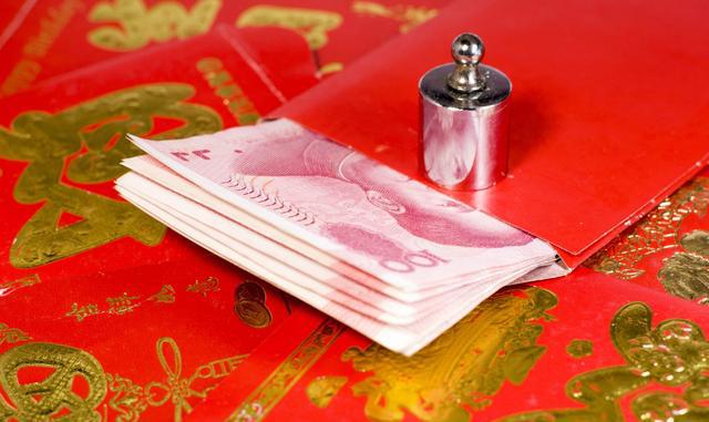 我家倾尽家底给你12万8的彩礼,婚后你就陪嫁8