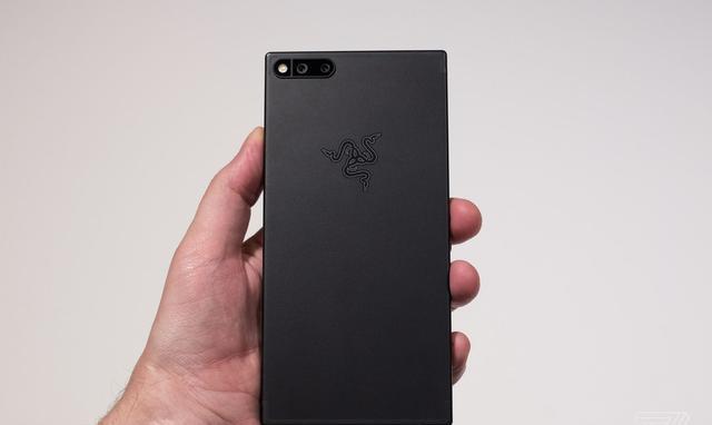 雷蛇打造最强电竞游戏手机,120Hz屏幕能否戳