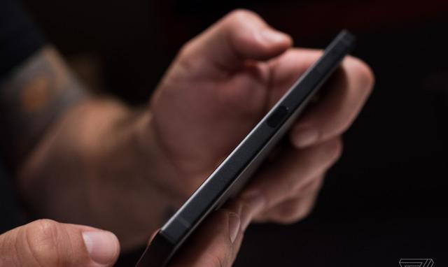 雷蛇打造最强电竞游戏手机,120Hz屏幕能否戳