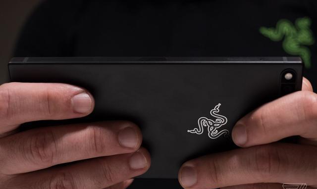 雷蛇打造最强电竞游戏手机,120Hz屏幕能否戳