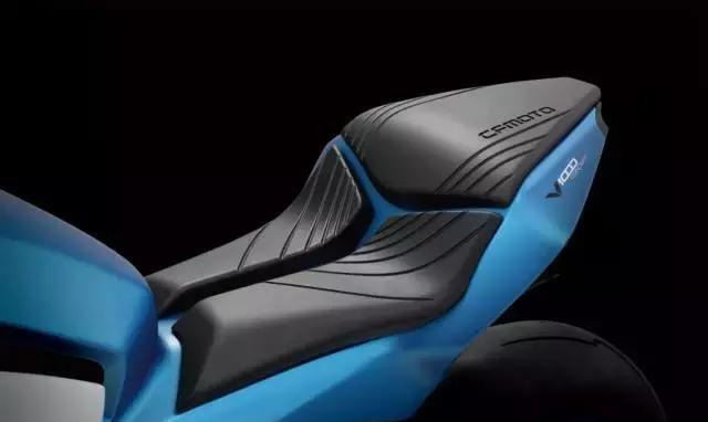 决不做图片的搬运工!春风V02NK街车震撼亮相